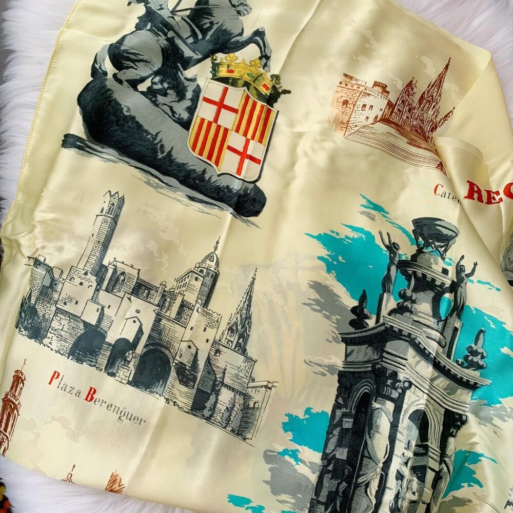 NWOT Vintage Souvenir Scarf Memories of Barcelona Sagrada Familia Cathedral 30” - Picture 3 of 6